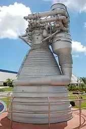 Description de l'image F-1 rocket engine at KSC.jpg.