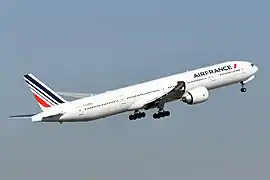 Un Boeing 777-300ER d'Air France au décollage.