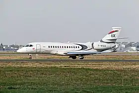 Falcon 6X au roulage sur l'aéroport de Bordeaux-Mérignac