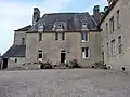 L'ancien logis qui communique avec la tour et le logis du levant.