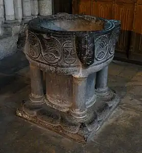 Fonts baptismaux du XIIe siècle.