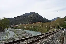 La route en venant de Nice et la voie de chemin de fer