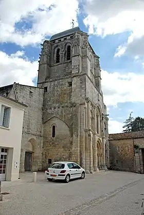 Image illustrative de l’article Place de l'Église (Corme-Royal)