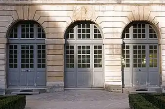 Façade intérieure, côté jardin.