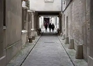 Passage Saint-Paul qui conduit à l'église Saint-Paul-Saint-Louis.