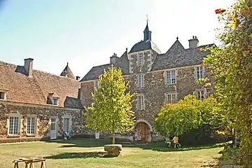 Cour intérieure, vers le sud.