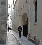 Intérieur de la rue, en direction de la rue Charlemagne.