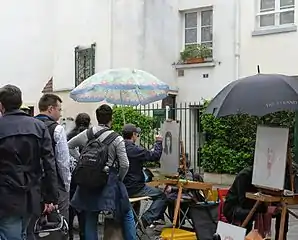 Les portraitistes de la rue Norvins, à proximité de la place du Tertre.