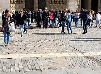 Emplacement de l'ancien porche devant Notre-Dame.