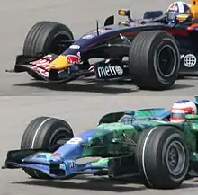Deux photos représentant les pneus tendres utilisés en 2007 puis en 2008.