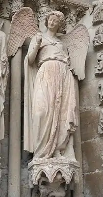 Ange au Sourire, portail de la cathédrale de Reims (vers 1240).