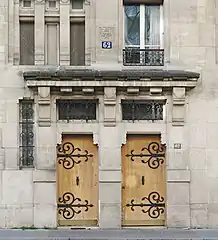 Entrée de l'immeuble, no 62.