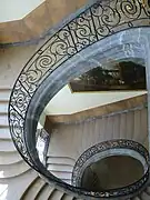 Escalier de l'aile XVIIIe du musée, orné de ferronneries Jean Lamour.