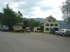 Ferme-auberge du Ried (897 m) sur la route du col du Petit Ballon.