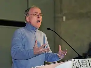 Emmanuel Guibert chantant un hommage à Goscinny.