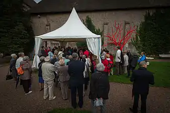 Temps pour la paix dans les jardins de la cathédrale.