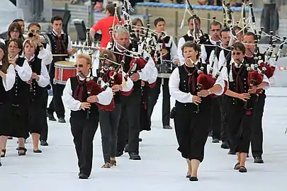 Photographie du défilé du bagad de Ploërmel