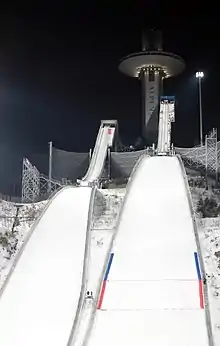 Deux tremplins de saut à ski en Corée du Sud.