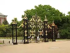 Grille en fer forgé, entrée du palais de Kensington.