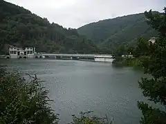 Le barrage vu depuis l'amont.