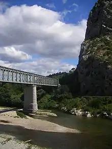 Le viaduc métallique du train à vapeur des Cévennes à Anduze.