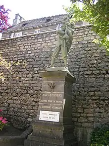 La Défense du drapeau (d) (monument aux morts de 1870)« Monument aux morts de 1870 à Mende », sur e-monumen.