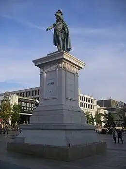 La statue de Desaix et la partie sud de la place.