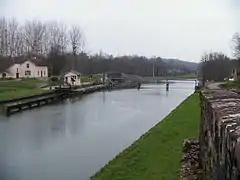 L'écluse sur la Saône canalisée.