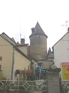 Une vieille tour dans Saint-Florentin