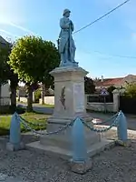 Poilu au repos (monument aux morts)