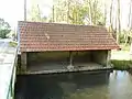 Le lavoir du village, sis au bord de la Boutonne.