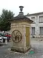 Une fontaine, place Clemenceau.