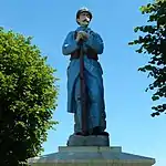 Poilu au repos (monument aux morts)