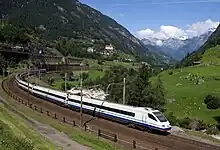 ETR 470 dans la fameuse courbe de Wassen sur la ligne du Gothard