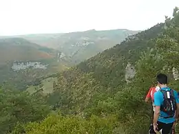 Début de la descente du ravin du Monna avant d'aborder la montée vers le Cade, en 2015