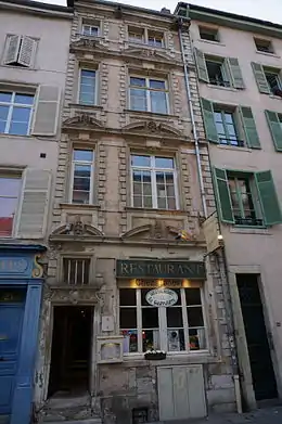 Hôtel de LignévilleFaçade sur cour avec galeries