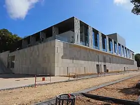 Maison de la culture depuis la rue Jean Bouin.