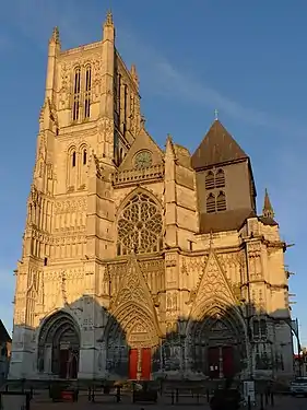 Façade ouest de la cathédrale de Meaux
