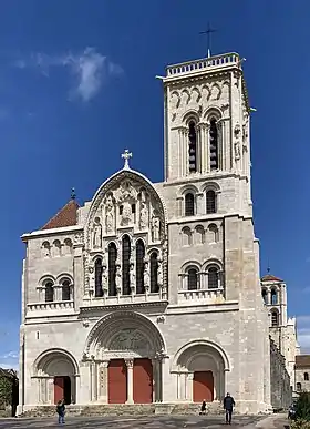 La façade de la Basilique en 2021 après restauration.