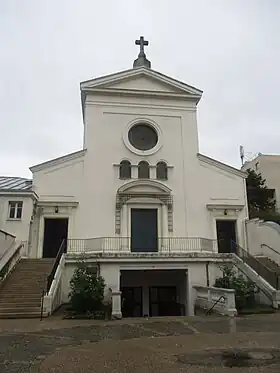 Façade de l'église Sainte-Cécile.