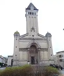 façade de l'église de Chaponost