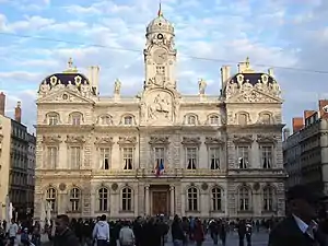 L'hôtel de ville, côté Est.