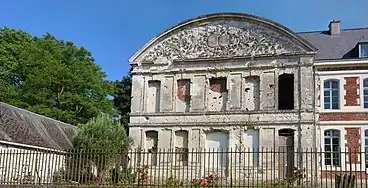 Détail de la façade du palais abbatial.