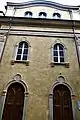 Façade de la synagogue de Coni avec la date de construction (1884)