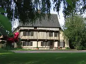 Comble à surcroît du prieuré de Saint-Arnoult.