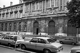 Façade du musée en 1987, avant son ouverture.