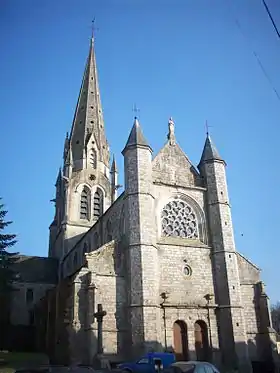 Façade occidentale de la collégiale Notre-Dame d'Auffay.