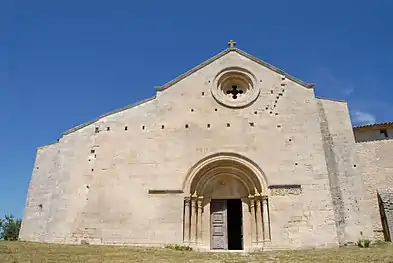 Façade occidentale de l'église de Salagon.