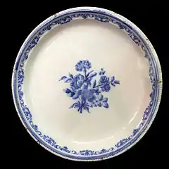 Assiette en camaïeu bleu.