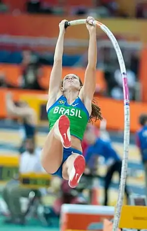Photo d'une athlète en train d'exécuter un saut à la perche.